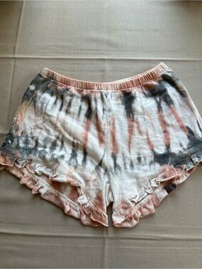 POL Tie-Dye Ruffle Hem Lounge Shorts in Peach, Black & White